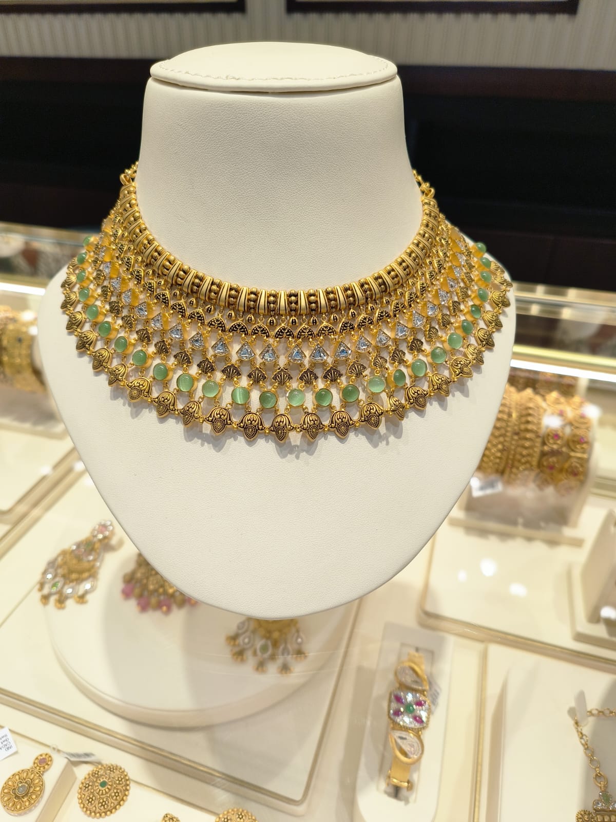 Neckpiece